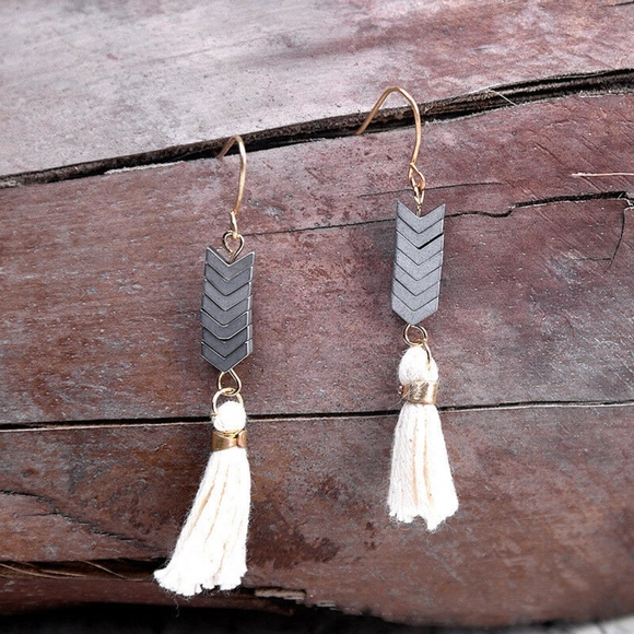 Natural Ore Chevron Arrow Tassel Gold Earrings - Picture 8 of 9